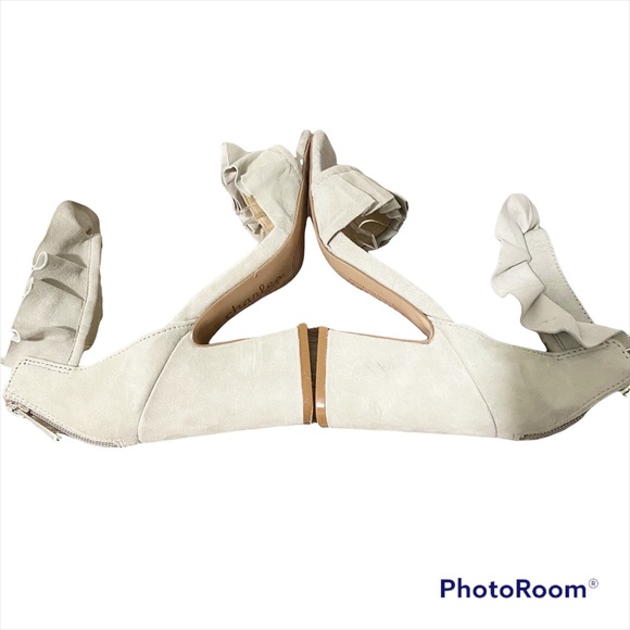 *SOLD* Charles David Haley Pleated Ruffle Heeled Sandals Size 6.5 - Picture 5 of 16